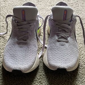 Nike Women's Light Gray Athletic Shoes